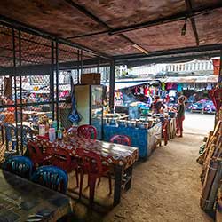 Vergittert - Restaurant im Markt von Phonsavan
